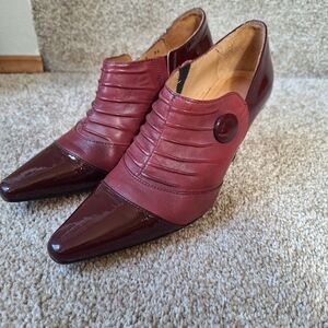 Fidji Womens Pointed Top Heeled Booties. Wine colored. Size EU 36/5.5 US